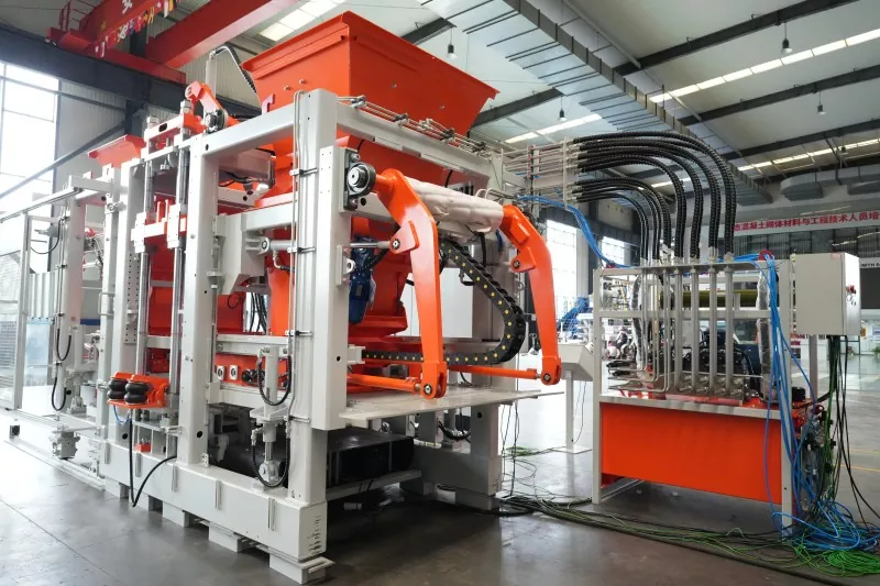 QGM T10 ブロック製造機: 生産需要をより効率的なコンクリート ブロック プラントに変える